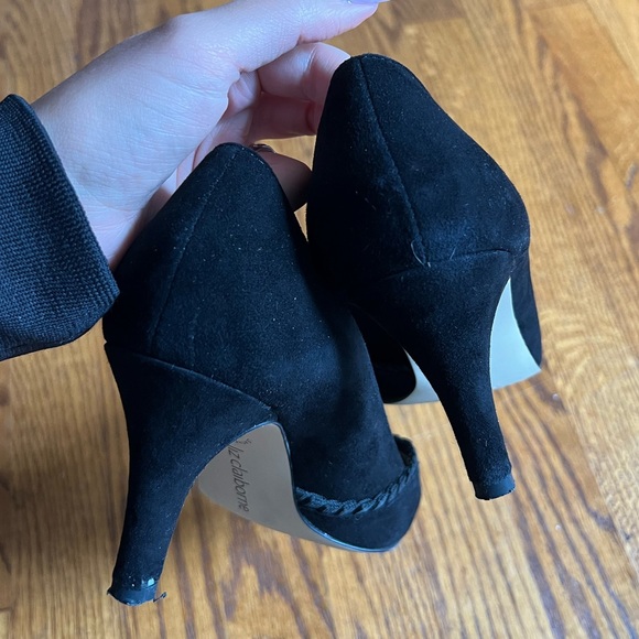 ▪️LIZ CLAIBORNE: Women’s 6.5, black suede pointed w/ruffle accent pumps▪️ - Picture 15 of 15